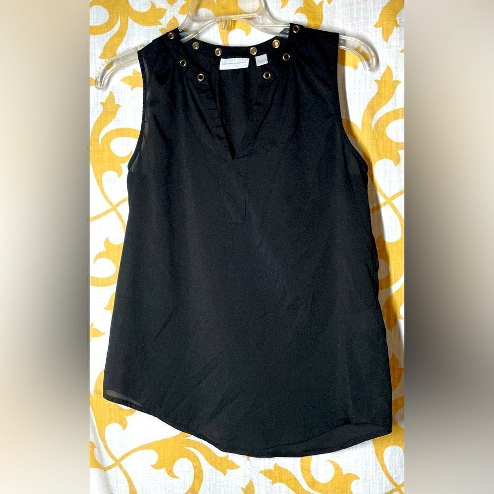 🔥❤️🔥 New York & Co RIVETS Crêped Black Sleeveless V-Neck Blouse Size X-S…